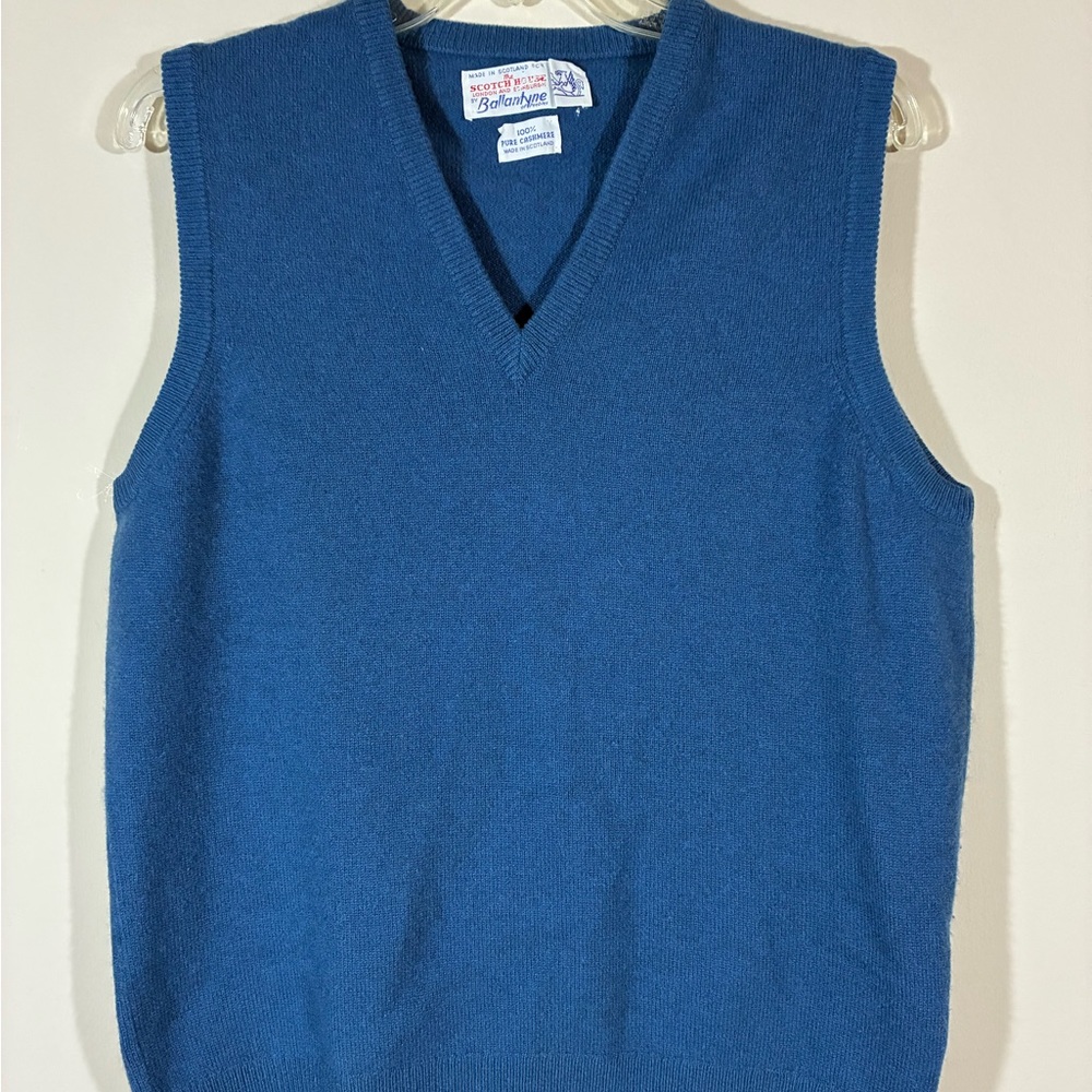 Men’s rare Vintage Ballantyne of Peebles 100% pure cashmere blue V-neck vest.